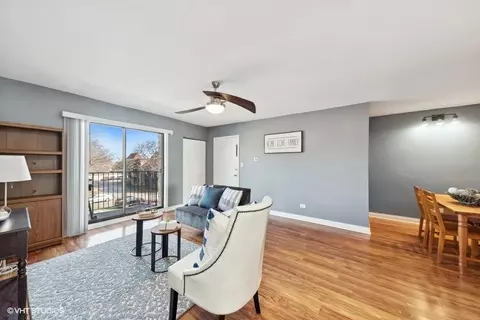 Living - 5511 Chateau Dr #6, Rolling Meadows, IL 60008 photo 4 of 4