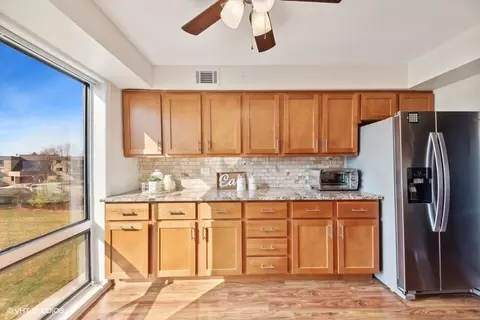 Kitchen - 5511 Chateau Dr #6, Rolling Meadows, IL 60008 photo 2 of 3