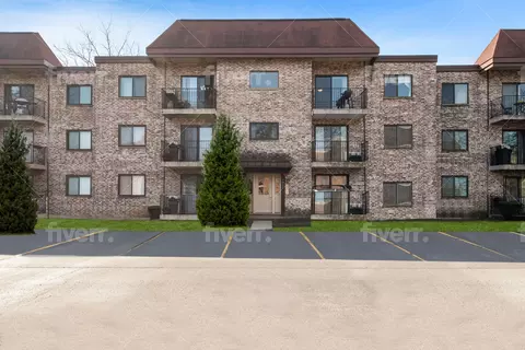 5511 Chateau Dr #6, Rolling Meadows, IL 60008