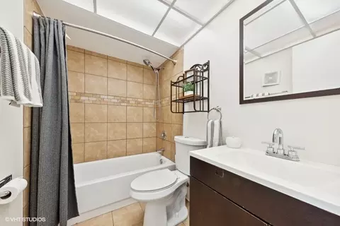 Bath - 5511 Chateau Dr #6, Rolling Meadows, IL 60008 photo 1 of 1