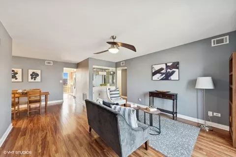 Living - 5511 Chateau Dr #6, Rolling Meadows, IL 60008 photo 1 of 4