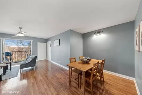 Dining - 5511 Chateau Dr #6, Rolling Meadows, IL 60008 photo 1 of 2