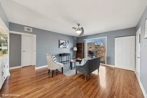 Living - 5511 Chateau Dr #6, Rolling Meadows, IL 60008 photo 2 of 4