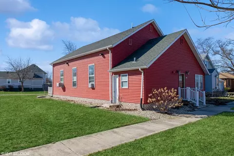 112 W Corning Ave, Peotone, IL 60468