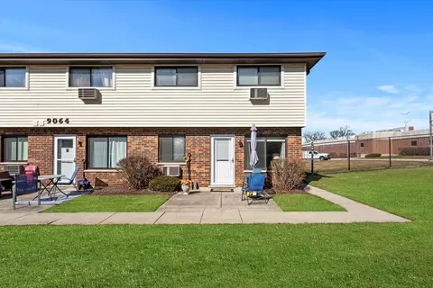 9064 Archer Ave, Willow Springs, IL 60480