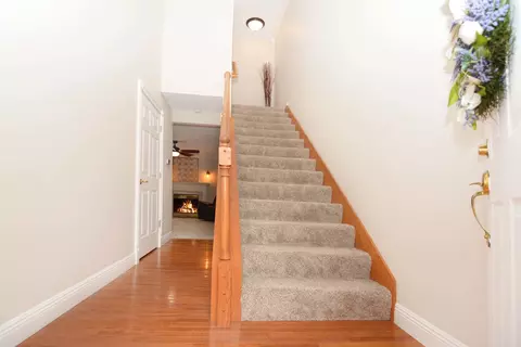 Entry Way - 712 Clairidge Green Cc Ct, Normal, IL 61761 photo 6 of 10