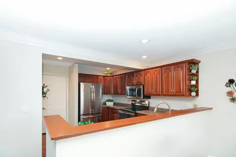 Kitchen - 712 Clairidge Green Cc Ct, Normal, IL 61761 photo 7 of 11