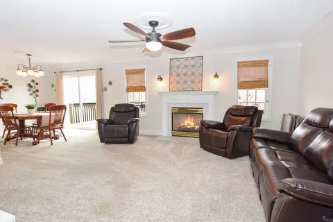 Living - 712 Clairidge Green Cc Ct, Normal, IL 61761 photo 5 of 10