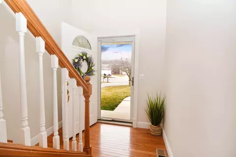 Entry Way - 712 Clairidge Green Cc Ct, Normal, IL 61761 photo 4 of 10