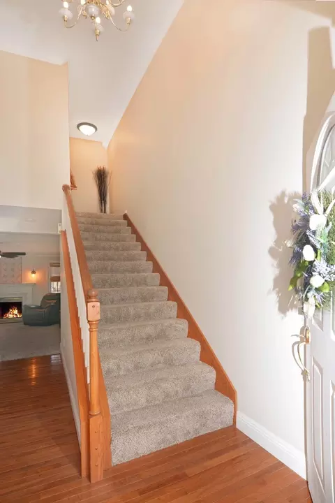 Entry Way - 712 Clairidge Green Cc Ct, Normal, IL 61761 photo 7 of 10