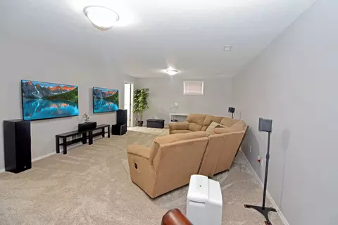 Living - 712 Clairidge Green Cc Ct, Normal, IL 61761 photo 9 of 10