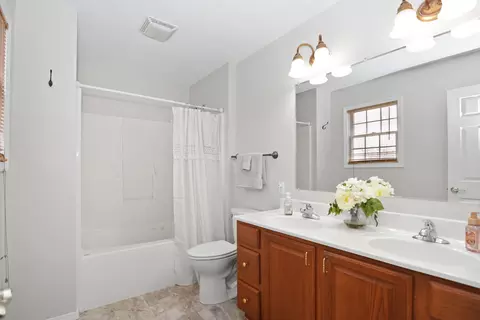 Bath - 712 Clairidge Green Cc Ct, Normal, IL 61761 photo 2 of 7