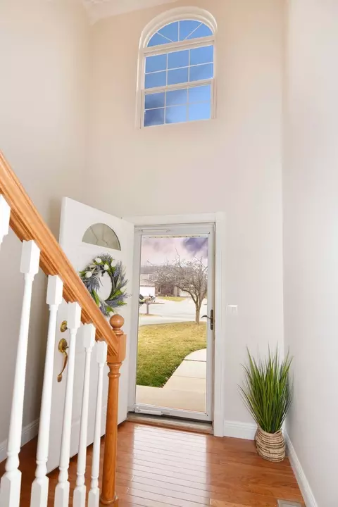 Entry Way - 712 Clairidge Green Cc Ct, Normal, IL 61761 photo 2 of 10