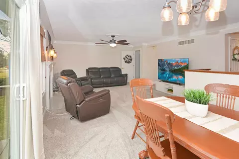 Dining - 712 Clairidge Green Cc Ct, Normal, IL 61761 photo 7 of 8