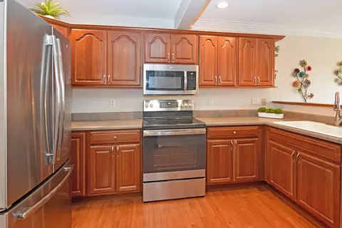Kitchen - 712 Clairidge Green Cc Ct, Normal, IL 61761 photo 5 of 11