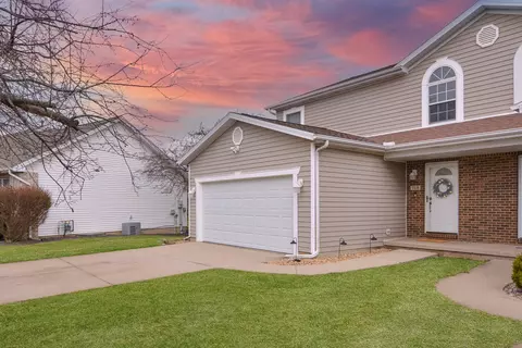 Exterior - 712 Clairidge Green Cc Ct, Normal, IL 61761 photo 11 of 14
