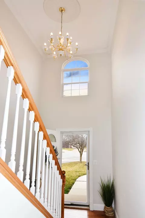 Entry Way - 712 Clairidge Green Cc Ct, Normal, IL 61761 photo 5 of 10