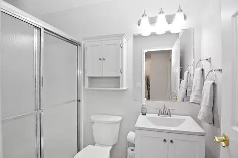 Bath - 712 Clairidge Green Cc Ct, Normal, IL 61761 photo 6 of 7