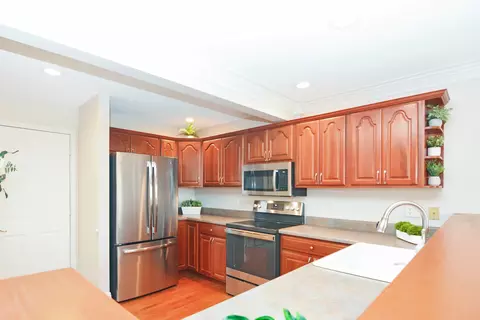 Kitchen - 712 Clairidge Green Cc Ct, Normal, IL 61761 photo 8 of 11