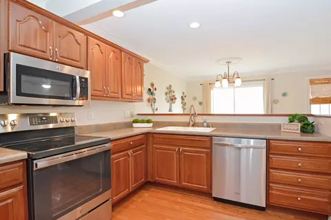 Kitchen - 712 Clairidge Green Cc Ct, Normal, IL 61761 photo 6 of 11