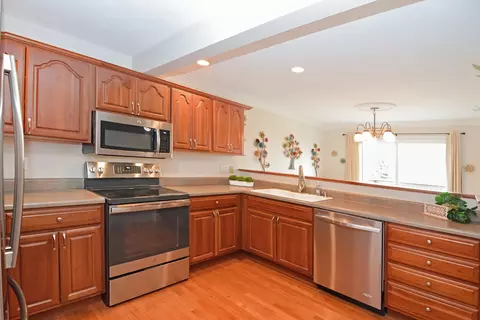Kitchen - 712 Clairidge Green Cc Ct, Normal, IL 61761 photo 4 of 11