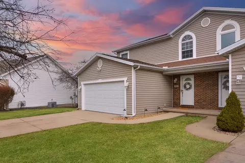 Exterior - 712 Clairidge Green Cc Ct, Normal, IL 61761 photo 9 of 14