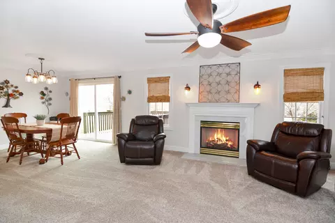 Living - 712 Clairidge Green Cc Ct, Normal, IL 61761 photo 6 of 10