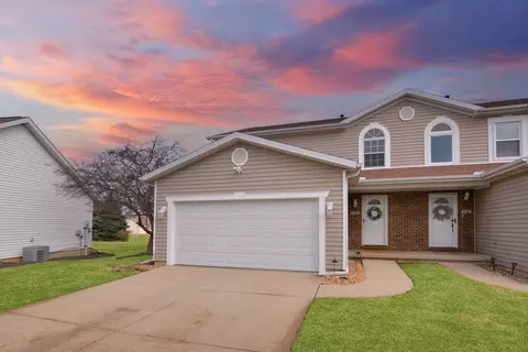 Exterior - 712 Clairidge Green Cc Ct, Normal, IL 61761 photo 12 of 14