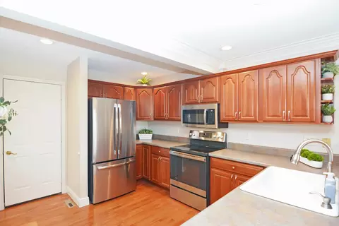 Kitchen - 712 Clairidge Green Cc Ct, Normal, IL 61761 photo 9 of 11
