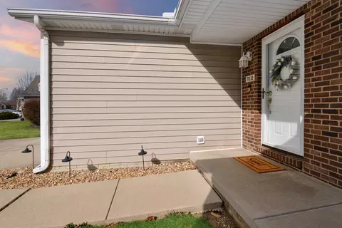 Exterior - 712 Clairidge Green Cc Ct, Normal, IL 61761 photo 14 of 14