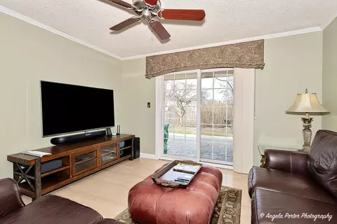 Living - 1140 Hassell Rd, Hoffman Estates, IL 60169 photo 4 of 4