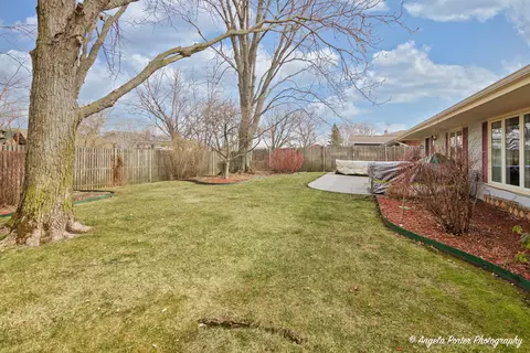 Exterior - 1140 Hassell Rd, Hoffman Estates, IL 60169 photo 4 of 10