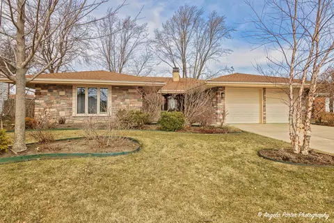 1140 Hassell Rd, Hoffman Estates, IL 60169