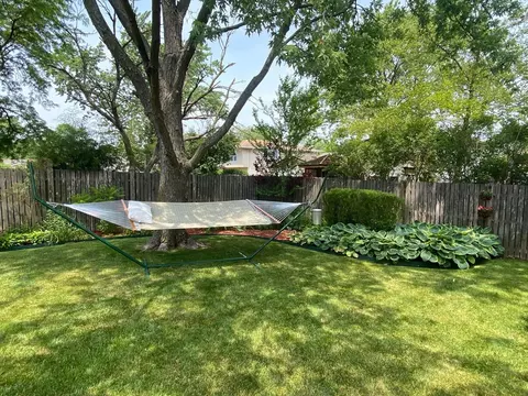 Exterior - 1140 Hassell Rd, Hoffman Estates, IL 60169 photo 9 of 10