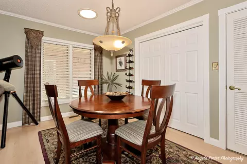 Dining - 1140 Hassell Rd, Hoffman Estates, IL 60169 photo 3 of 3