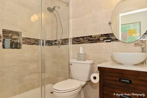 Bath - 1140 Hassell Rd, Hoffman Estates, IL 60169 photo 2 of 2
