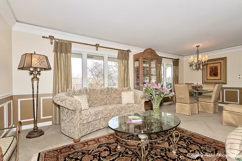 Living - 1140 Hassell Rd, Hoffman Estates, IL 60169 photo 1 of 4