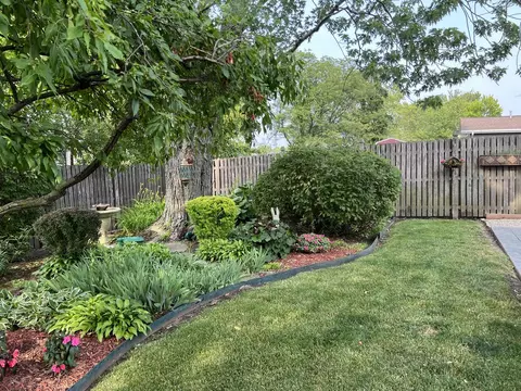 Exterior - 1140 Hassell Rd, Hoffman Estates, IL 60169 photo 10 of 10
