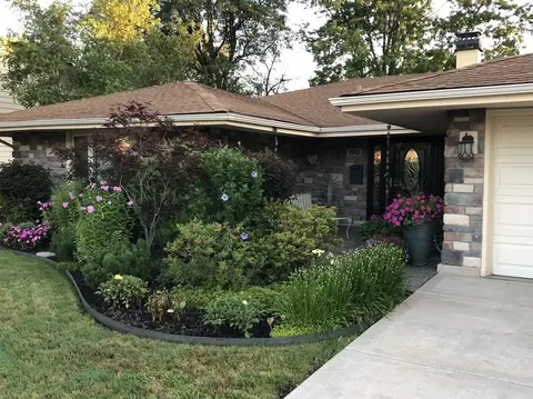 Exterior - 1140 Hassell Rd, Hoffman Estates, IL 60169 photo 7 of 10