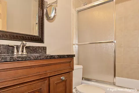 Bath - 1140 Hassell Rd, Hoffman Estates, IL 60169 photo 1 of 2