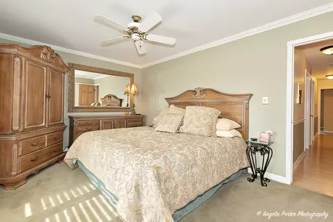 Bedroom - 1140 Hassell Rd, Hoffman Estates, IL 60169 photo 2 of 3