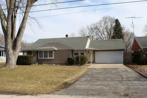 10014 Golf Ave, Richmond, IL 60071