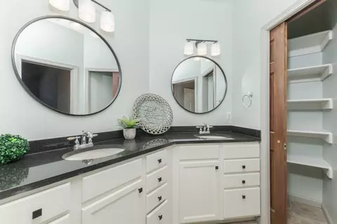 Bath - 3204 Shepard Rd, Normal, IL 61761 photo 3 of 5