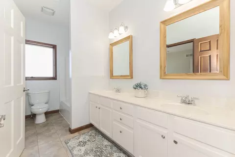 Bath - 3204 Shepard Rd, Normal, IL 61761 photo 5 of 5