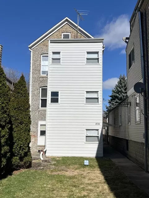 836 W 33rd St, Chicago, IL 60608