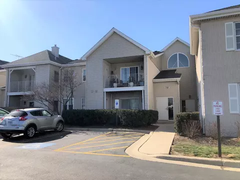 778 N Gary Ave #212, Carol Stream, IL 60188