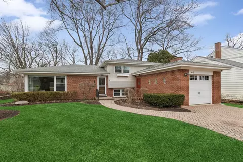 44 W Center Ave, Lake Bluff, IL 60044