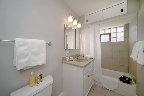 Bath - 369 Amherst Ave, Des Plaines, IL 60016 photo 1 of 2