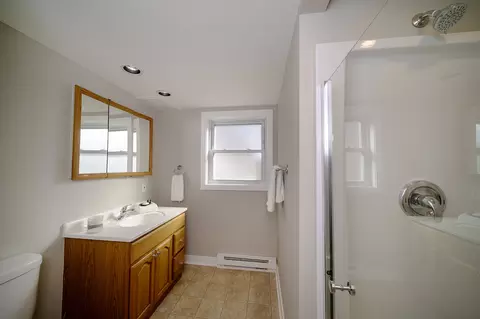 Bath - 369 Amherst Ave, Des Plaines, IL 60016 photo 2 of 2