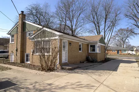 Exterior - 369 Amherst Ave, Des Plaines, IL 60016 photo 2 of 5